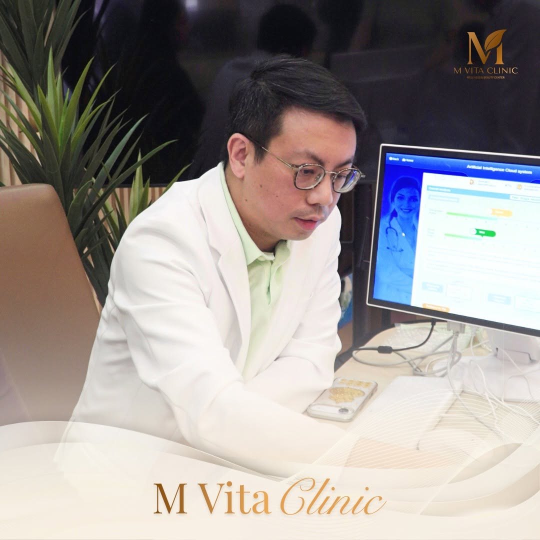 Dr. Tony Su at the M VITA consultation desk reviewing an AI-assisted patient assessment.
